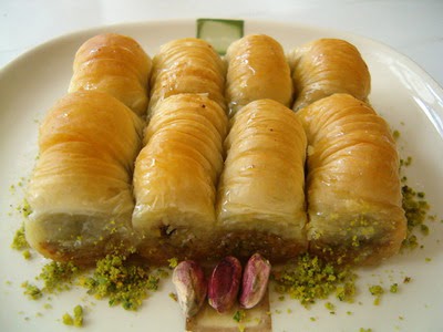  Adana saram Pastane Pasta servisi  Essiz lezzette 1 kilo Fistikli Sari Burma